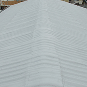 三層を吹き付けることで簡単に施工